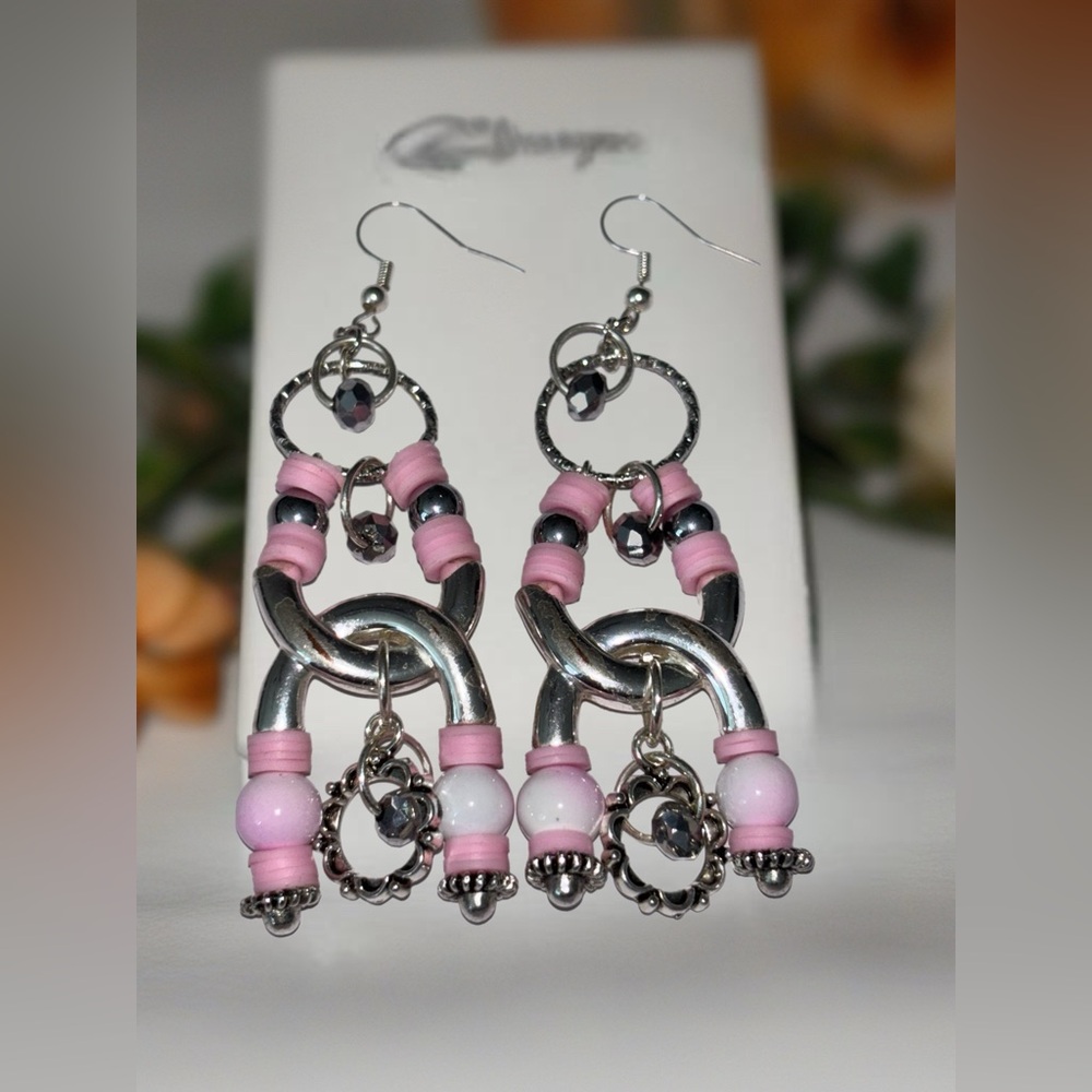 Handmade Elegant Silver and Pink Chandelier with Tiered Design (Party&Design)